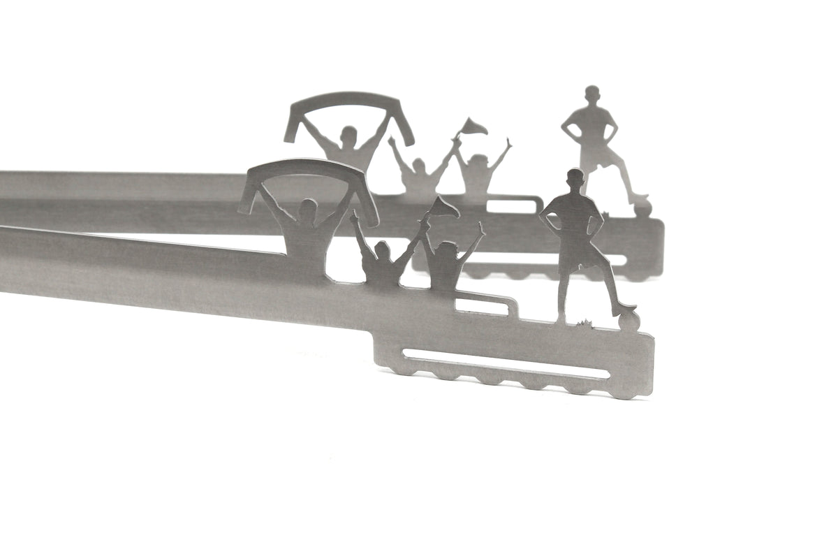 Grill tongs motif footballer with fans