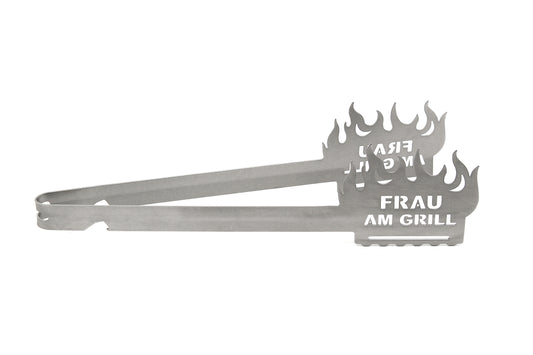 Grillzange Flamme Frau am Grill
